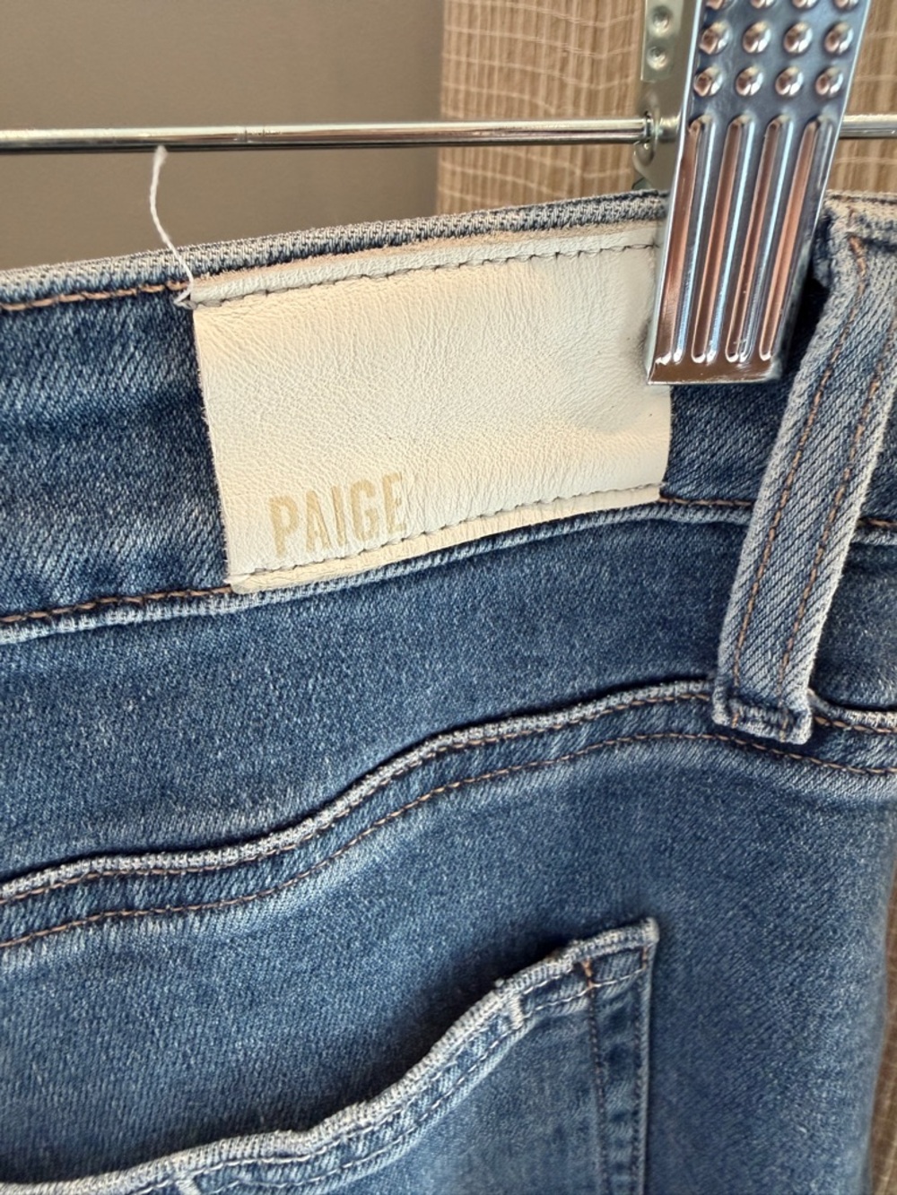PAIGE Women's Anessa Wide-Leg Ankle Length Jeans in Medium Blue Wash - Picture 4 of 9